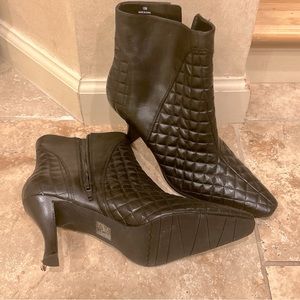 Black TOP MODA quilted heel 10M new!